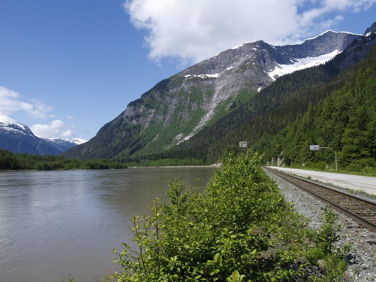 Prepare for a hotter-than-normal spring, says Environment Canada