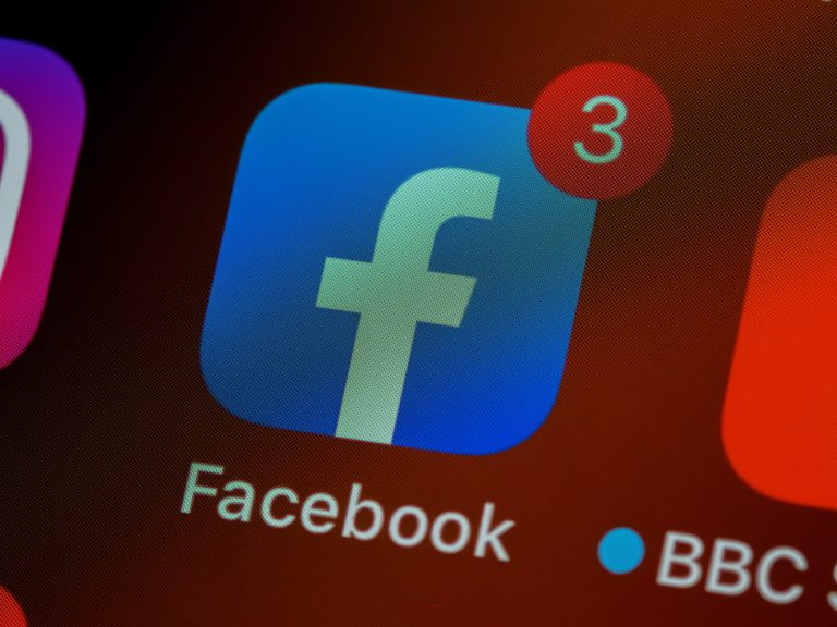 Outage affecting Facebook, Instagram and WhatsApp users around the world
