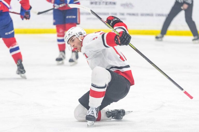 Thornton’s late goal allows Cougars to outgun scrappy Hitmen