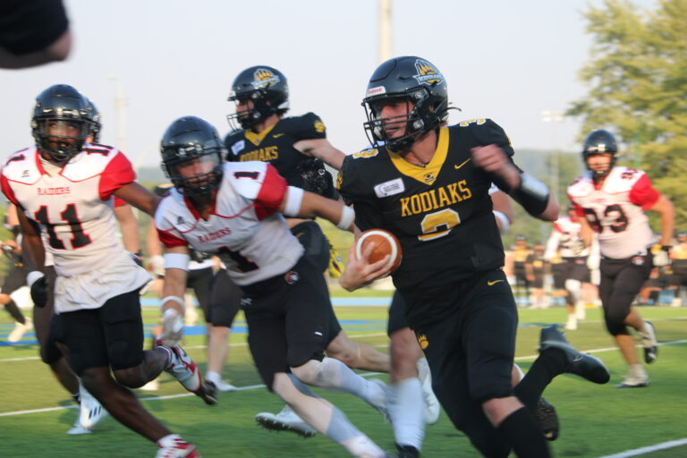Thiessen, Briere lead the way as Kodiaks claw out week one win over Vancouver Island