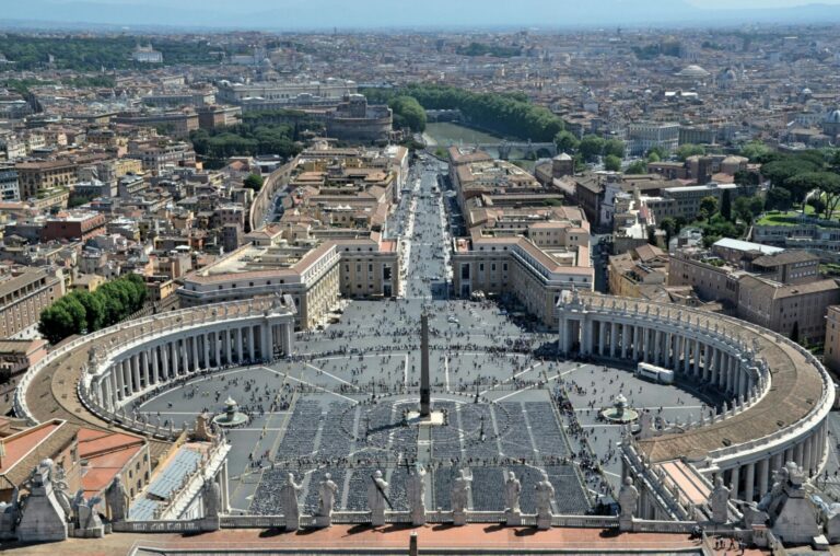 Conclave elects first American pope